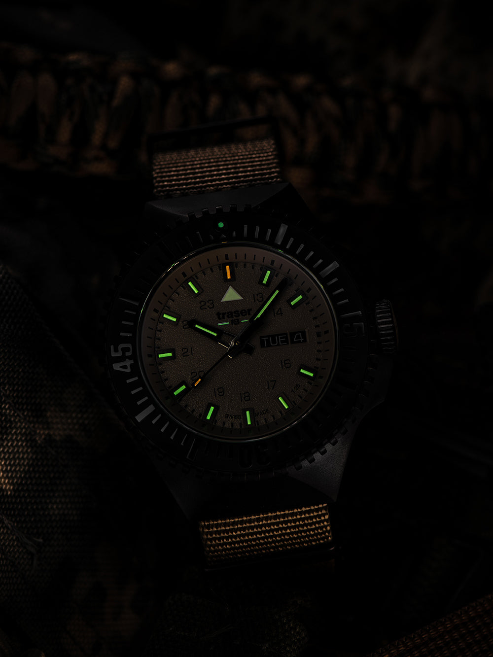 Traser H3 109860 P69 Svart-Stealth Sand 46mm